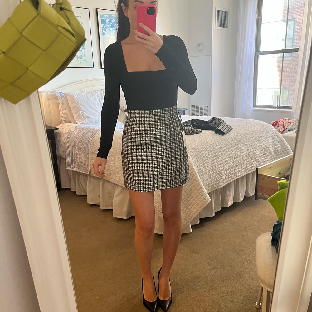 Aritzia - babaton bryn mini skirt - black tweed